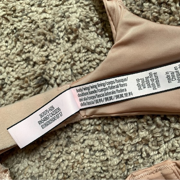 NWT Victoria’s Secret Push-up without Padding Underwire Bra 34A - Picture 2 of 3